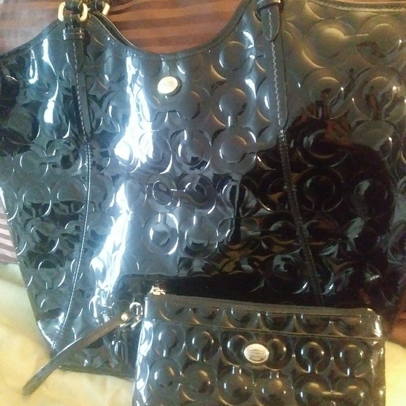 Authentic Coach Signature Tote - Picture 1 of 6